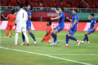 国足半场2-0新加坡数据：国足控球率6成，射门7-5领先